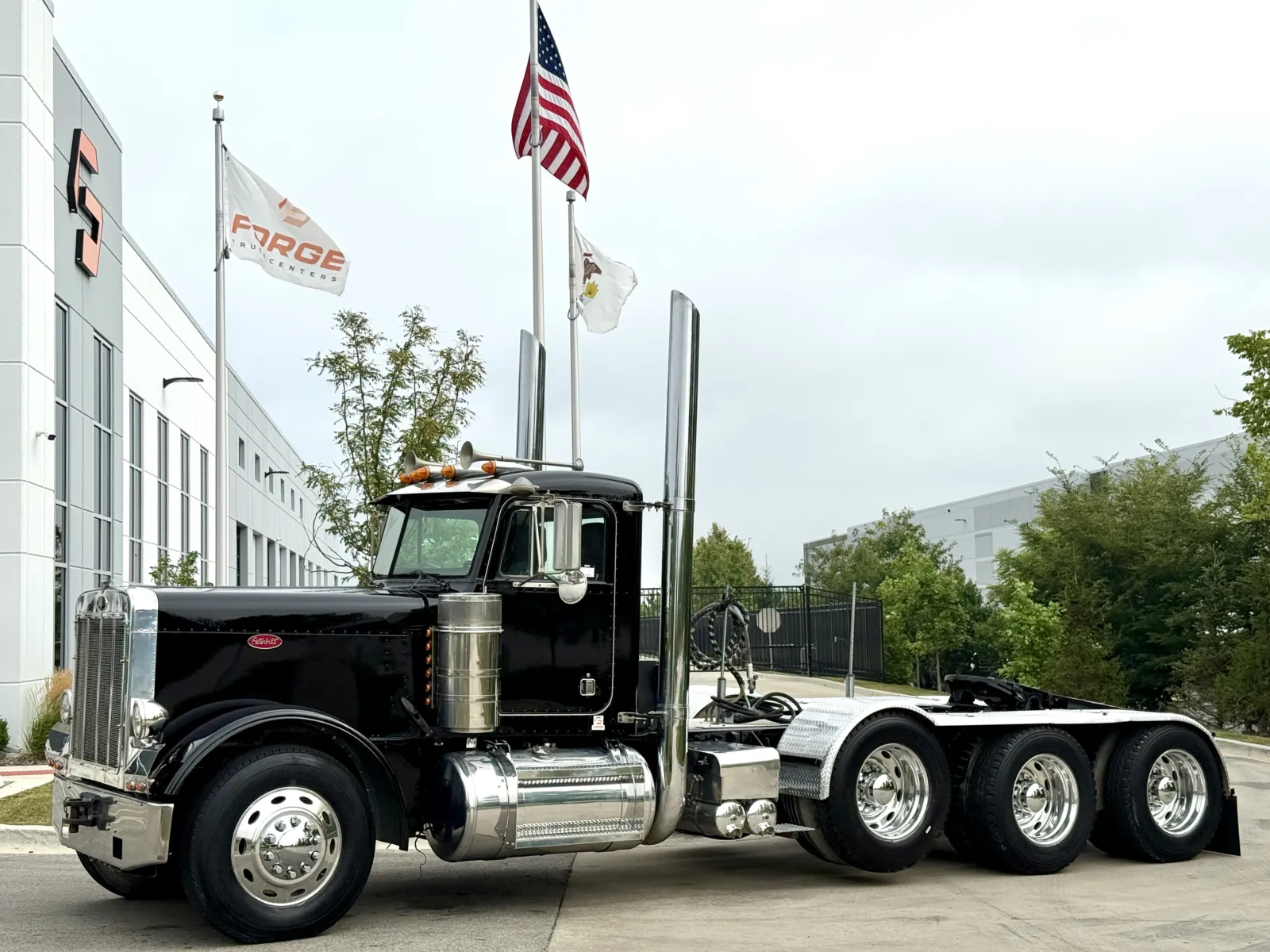1996 Peterbilt 379 in New Lenox, IL