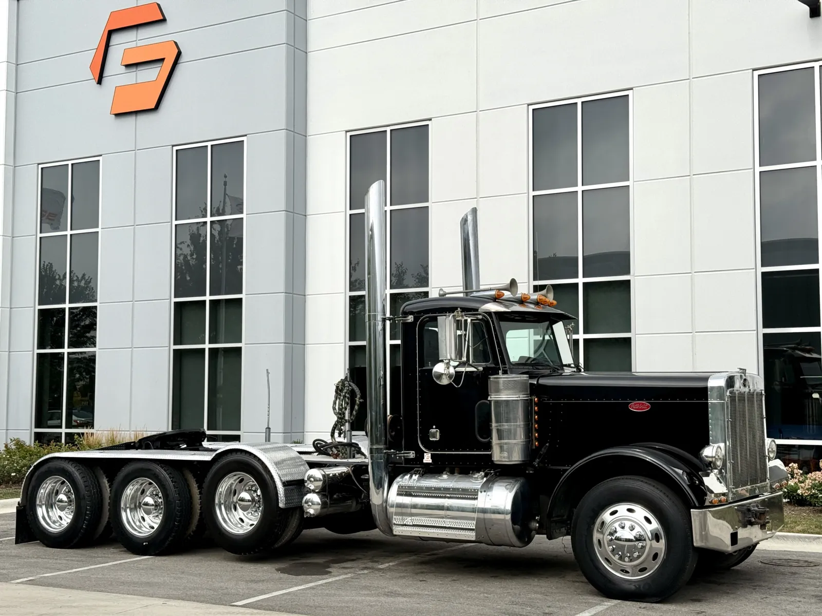1996 Peterbilt 379 in New Lenox, IL — photo 2