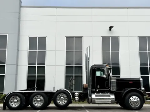 Another view of 1996 PETERBILT 379 for sale in New Lenox, IL at Forge Truck Centers - Illinois