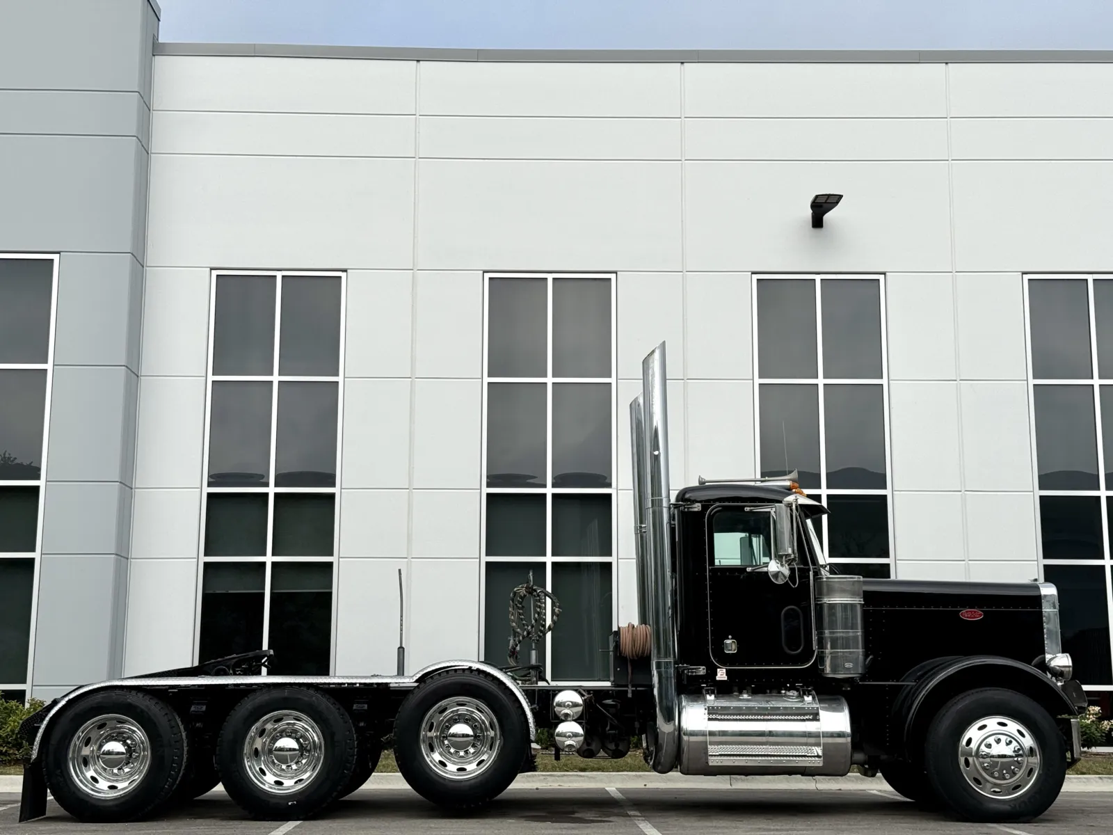 1996 Peterbilt 379 in New Lenox, IL — photo 3