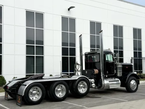 More photos of 1996 PETERBILT 379 at Forge Truck Centers - Illinois, IL