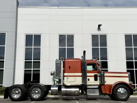 Another view of 2012 PETERBILT 389 for sale in New Lenox, IL at Forge Truck Centers - Illinois