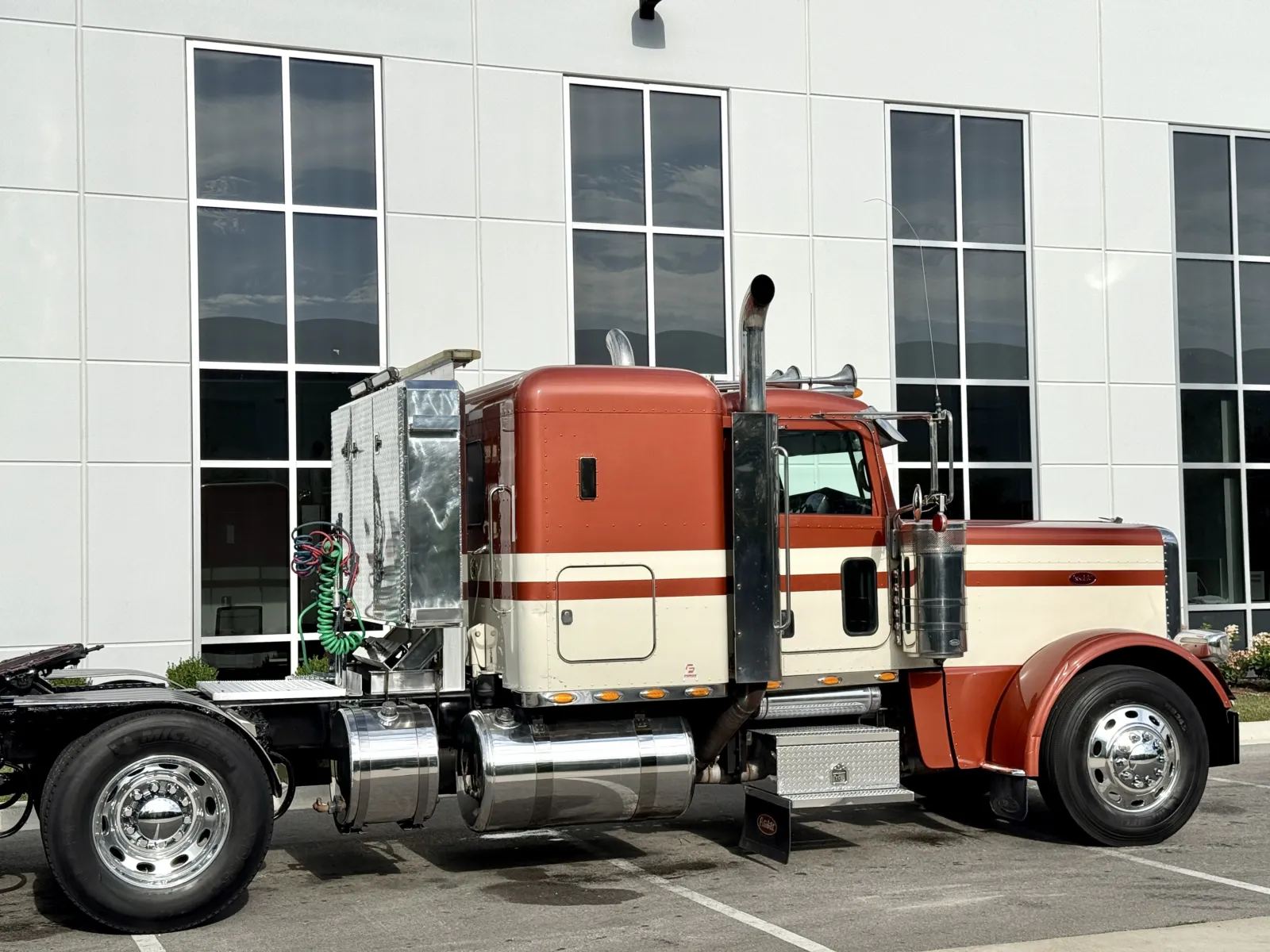 2012 Peterbilt 389 in New Lenox, IL — photo 7
