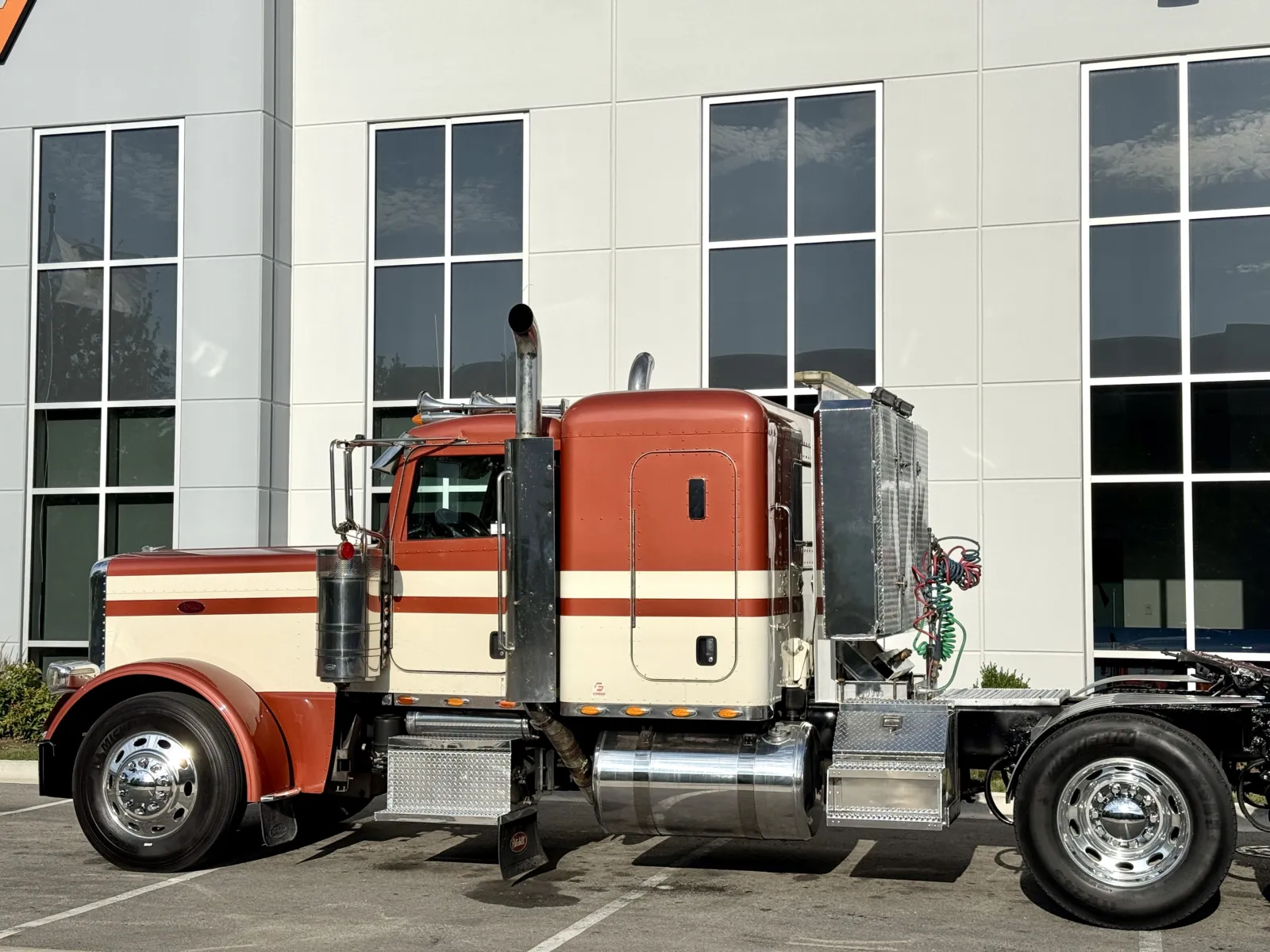 2012 Peterbilt 389 in New Lenox, IL — photo 8