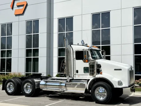 Photos of 2020 KENWORTH T800 for sale in New Lenox, IL at Forge Truck Centers - Illinois