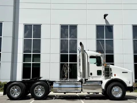 Another view of 2020 KENWORTH T800 for sale in New Lenox, IL at Forge Truck Centers - Illinois