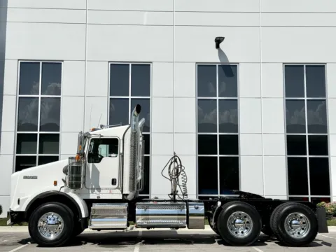 More photos of 2020 KENWORTH T800 at Forge Truck Centers - Illinois, IL