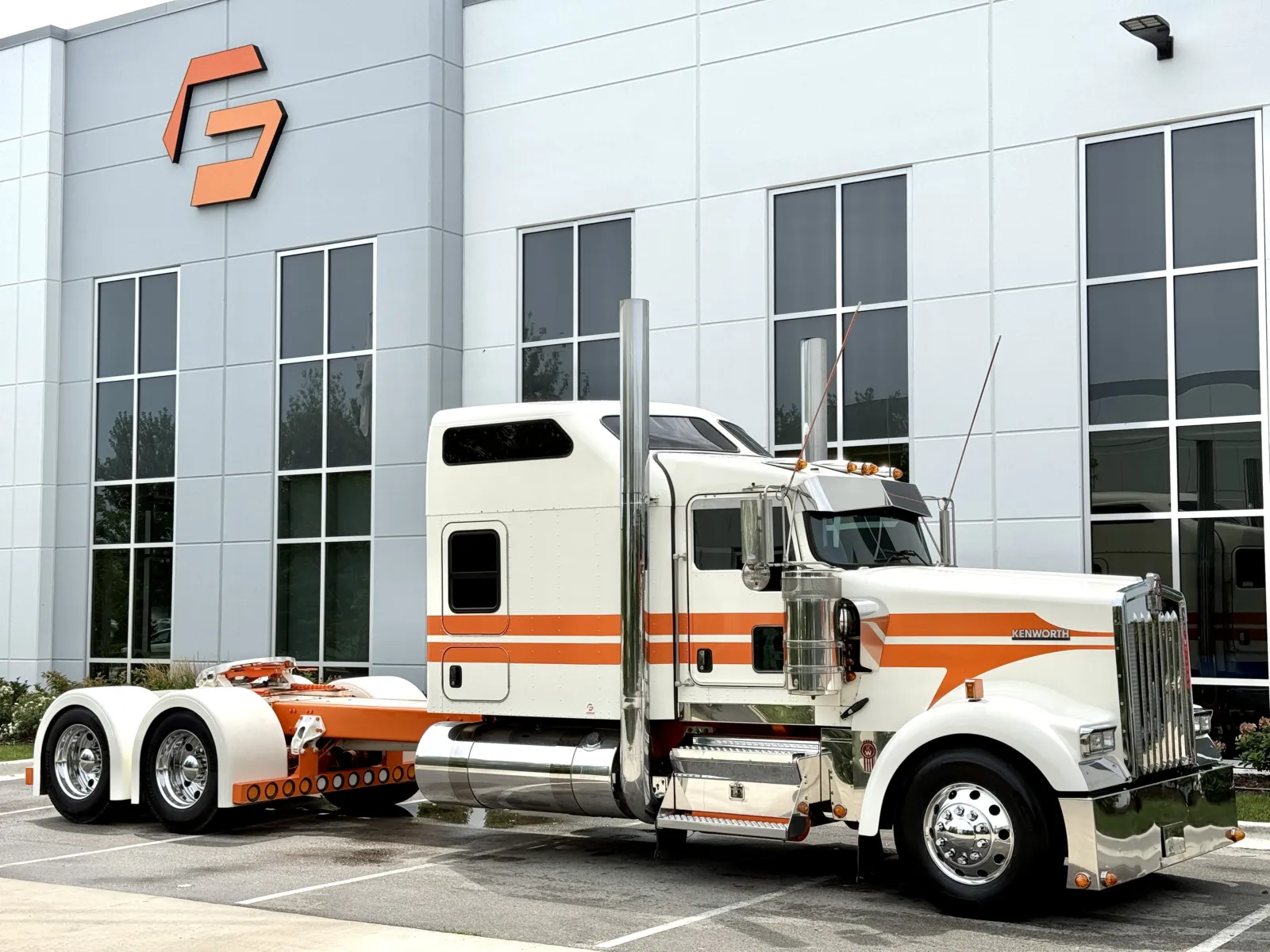 2020 Kenworth W900 in New Lenox, IL — photo 2