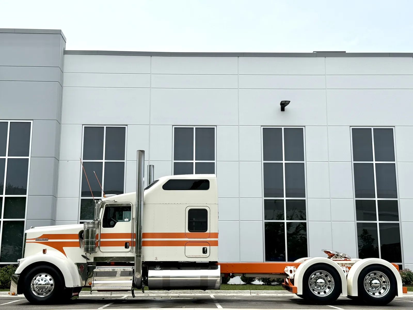 2020 Kenworth W900 in New Lenox, IL — photo 4