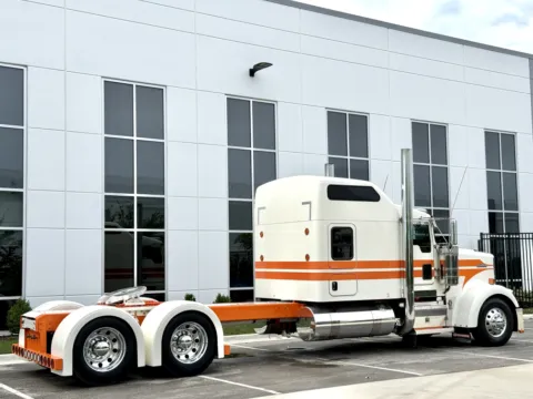 More photos of 2020 KENWORTH W900 at Forge Truck Centers - Illinois, IL