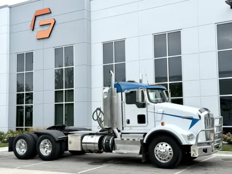 Photos of 2012 KENWORTH T800 for sale in New Lenox, IL at Forge Truck Centers - Illinois