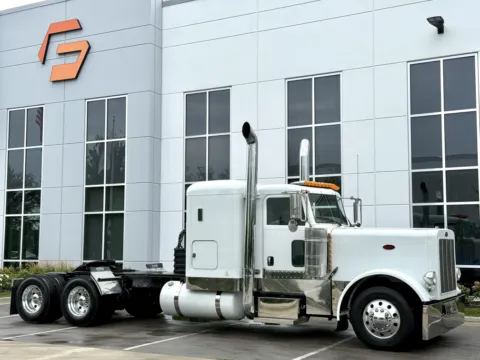 Photos of 2006 PETERBILT 379 for sale in New Lenox, IL at Forge Truck Centers - Illinois