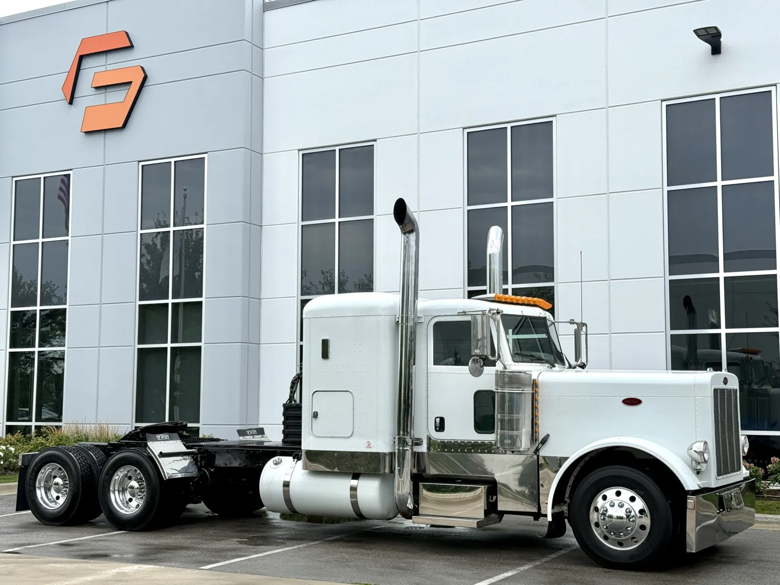 2006 Peterbilt 379 in New Lenox, IL — photo 2