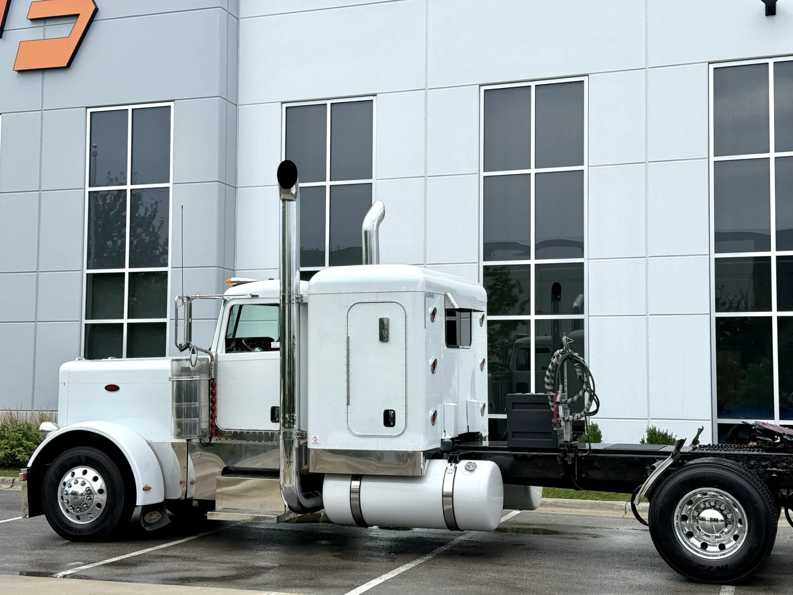 2006 Peterbilt 379 in New Lenox, IL — photo 8
