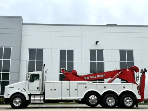 More photos of 2007 KENWORTH T800 at Forge Truck Centers - Illinois, IL
