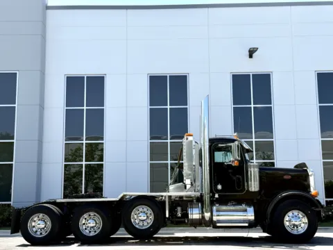 Another view of 2004 PETERBILT 379 for sale in New Lenox, IL at Forge Truck Centers - Illinois