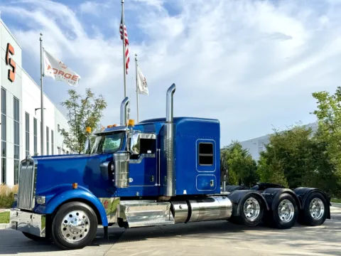 2017 KENWORTH W900 for sale in New Lenox, IL