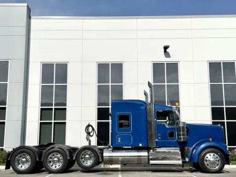 Another view of 2017 KENWORTH W900 for sale in New Lenox, IL at Forge Truck Centers - Illinois