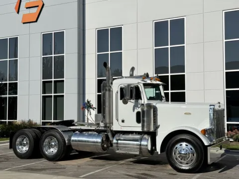Photos of 1996 PETERBILT 379 for sale in New Lenox, IL at Forge Truck Centers - Illinois