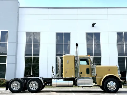 Another view of 2022 PETERBILT 389 for sale in New Lenox, IL at Forge Truck Centers - Illinois