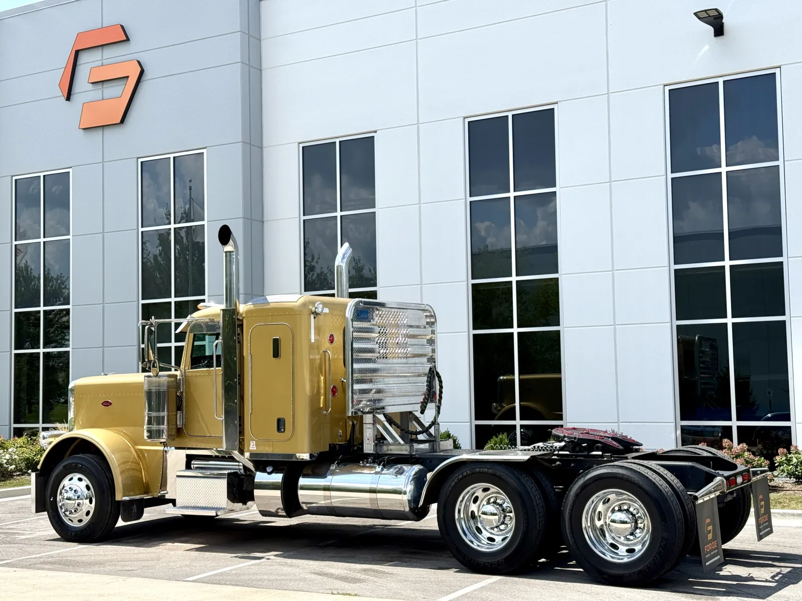 2022 Peterbilt 389 in New Lenox, IL — photo 6
