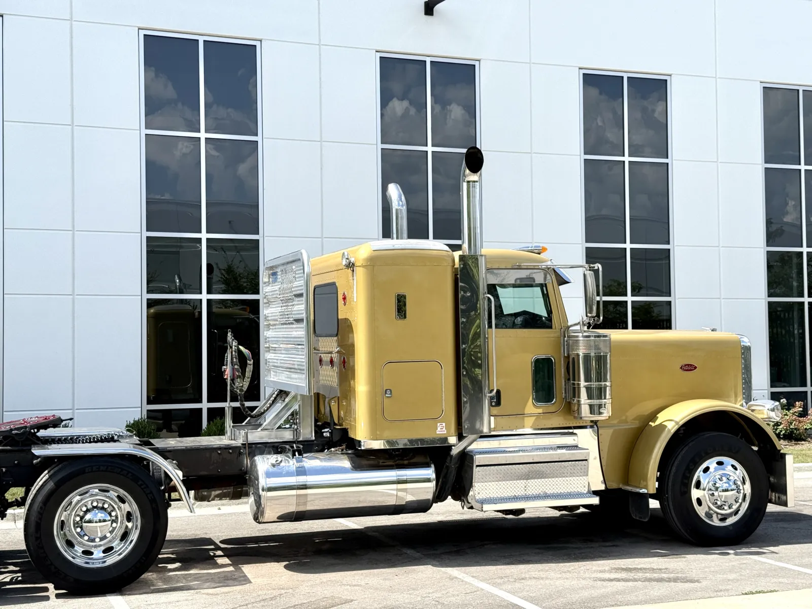 2022 Peterbilt 389 in New Lenox, IL — photo 7