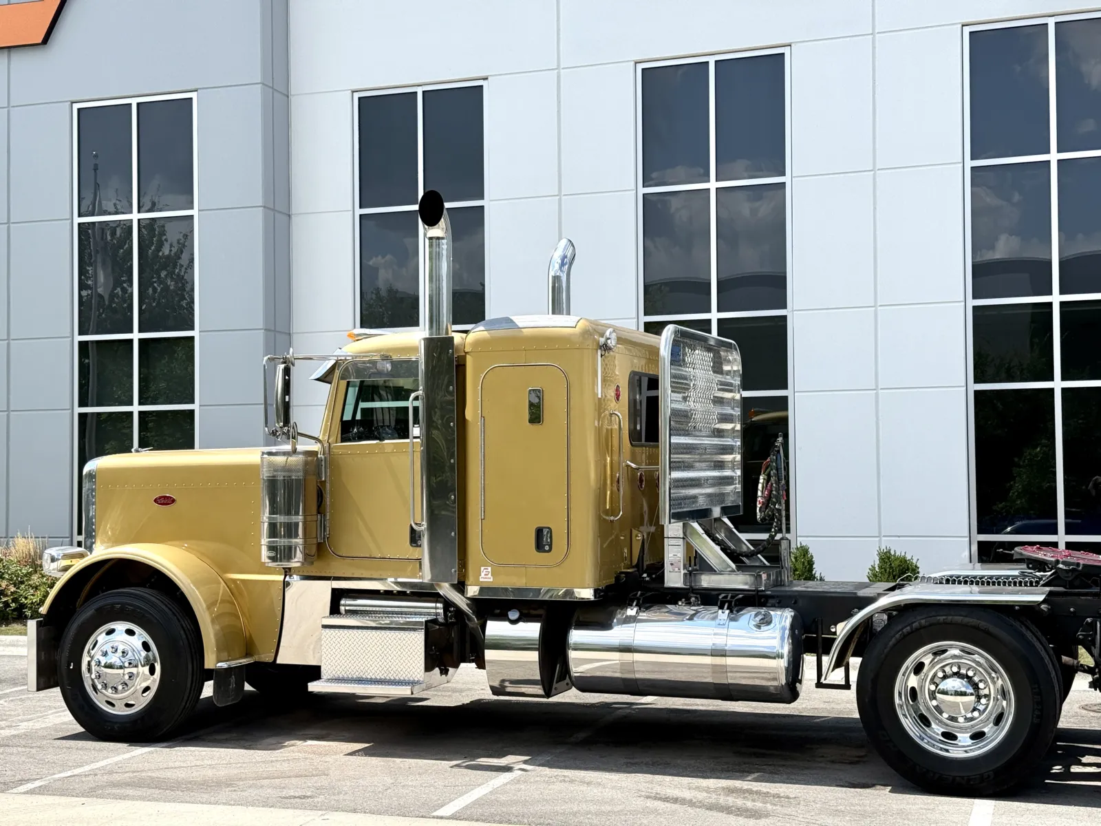 2022 Peterbilt 389 in New Lenox, IL — photo 8