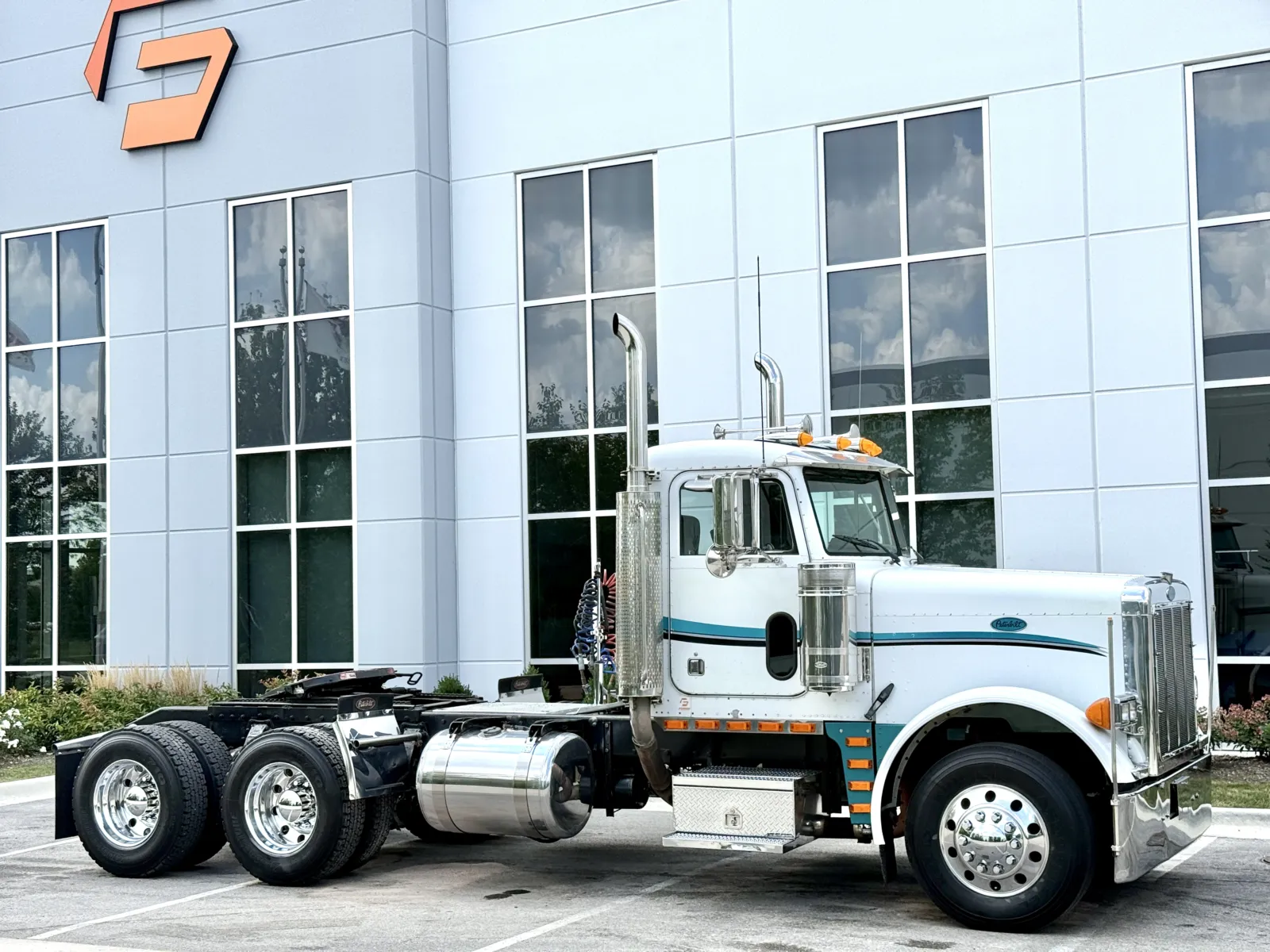 1998 Peterbilt 379 in New Lenox, IL — photo 2