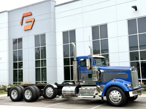 Photos of 2016 KENWORTH W900 for sale in New Lenox, IL at Forge Truck Centers - Illinois