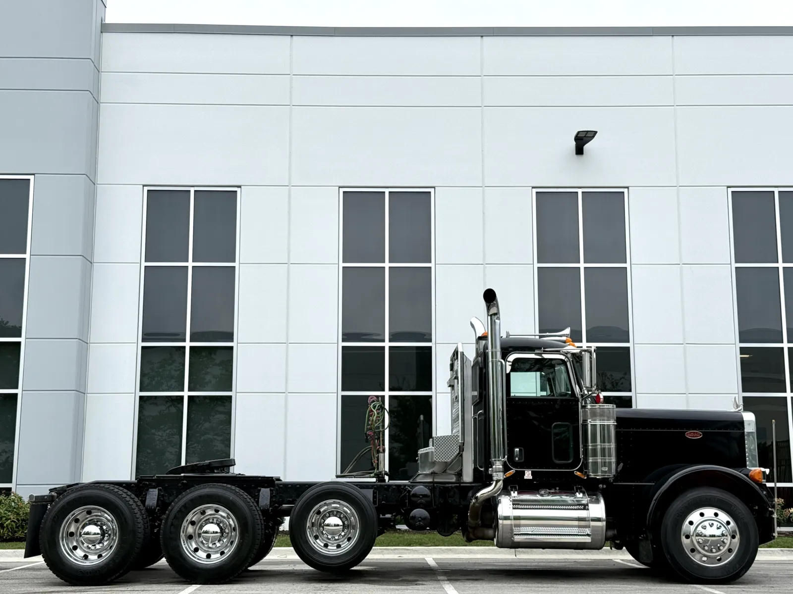 2006 Peterbilt 379 in New Lenox, IL — photo 3