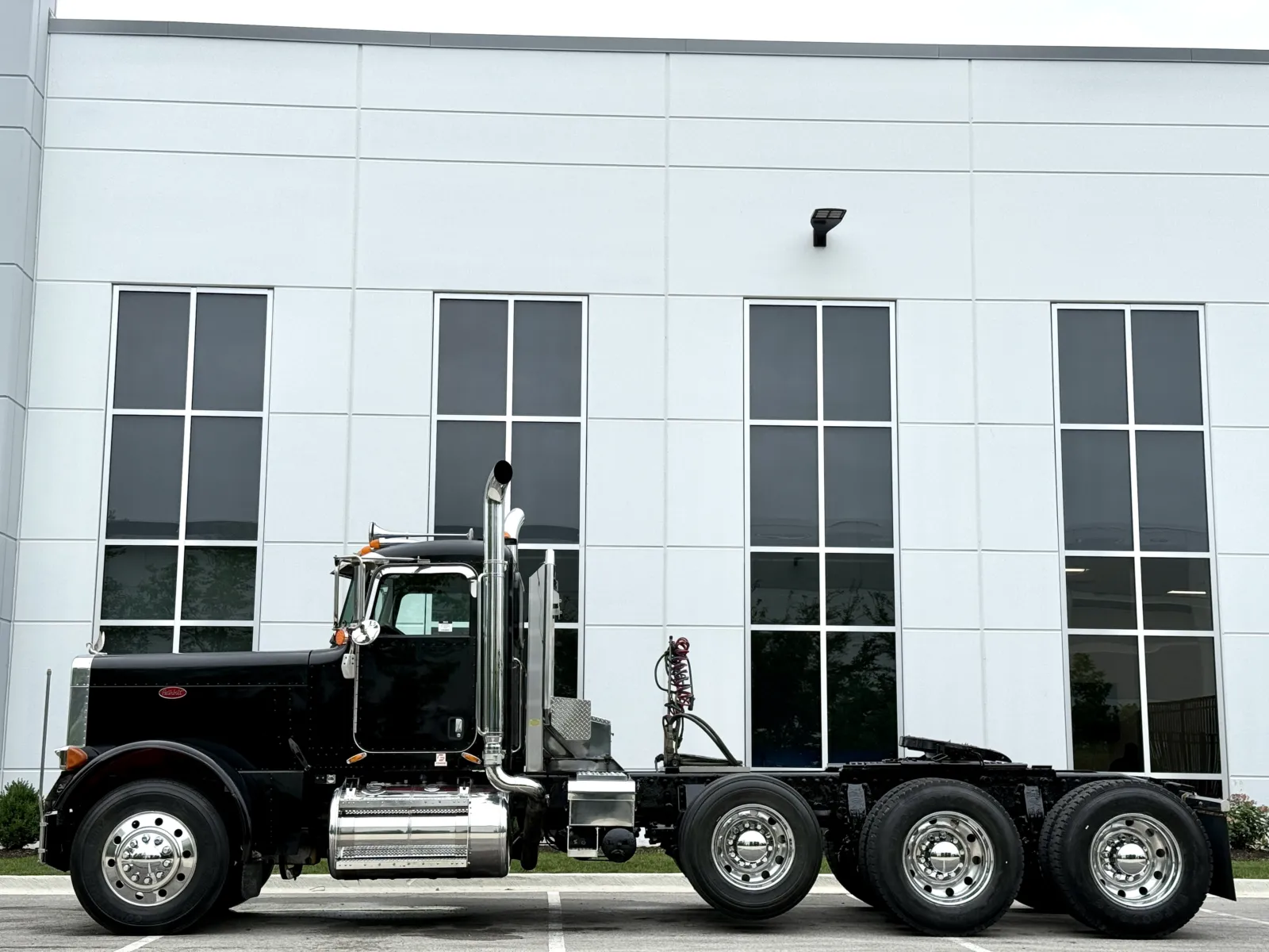 2006 Peterbilt 379 in New Lenox, IL — photo 4