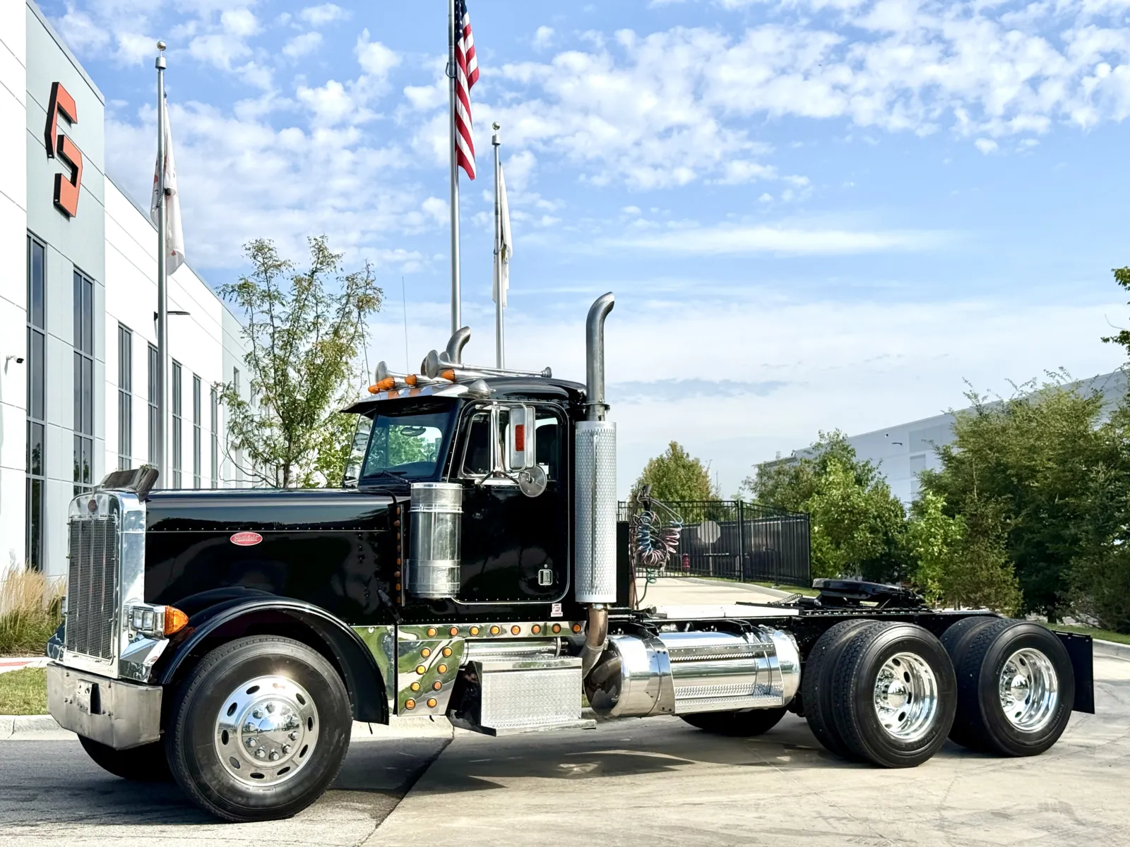 2002 Peterbilt 379 in New Lenox, IL
