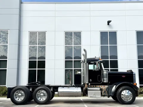 Another view of 2002 PETERBILT 379 for sale in New Lenox, IL at Forge Truck Centers - Illinois
