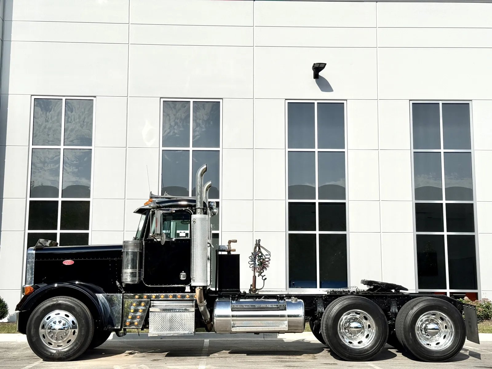2002 Peterbilt 379 in New Lenox, IL — photo 4