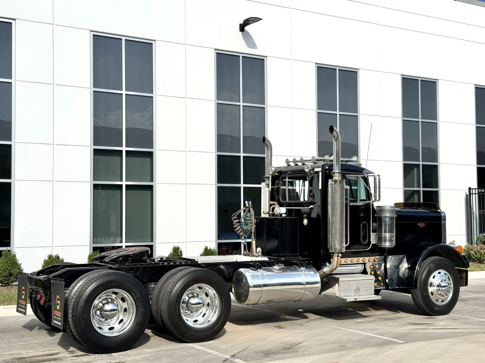 2002 Peterbilt 379 in New Lenox, IL — photo 5
