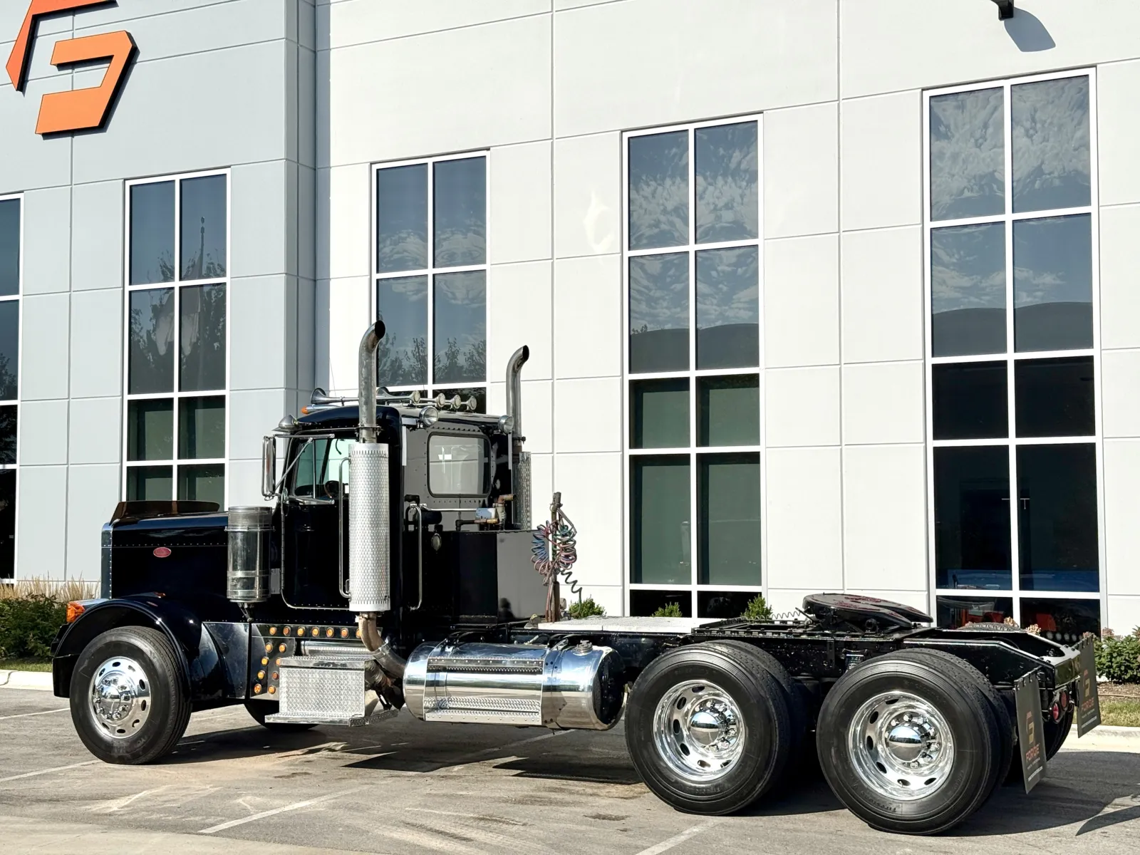 2002 Peterbilt 379 in New Lenox, IL — photo 6