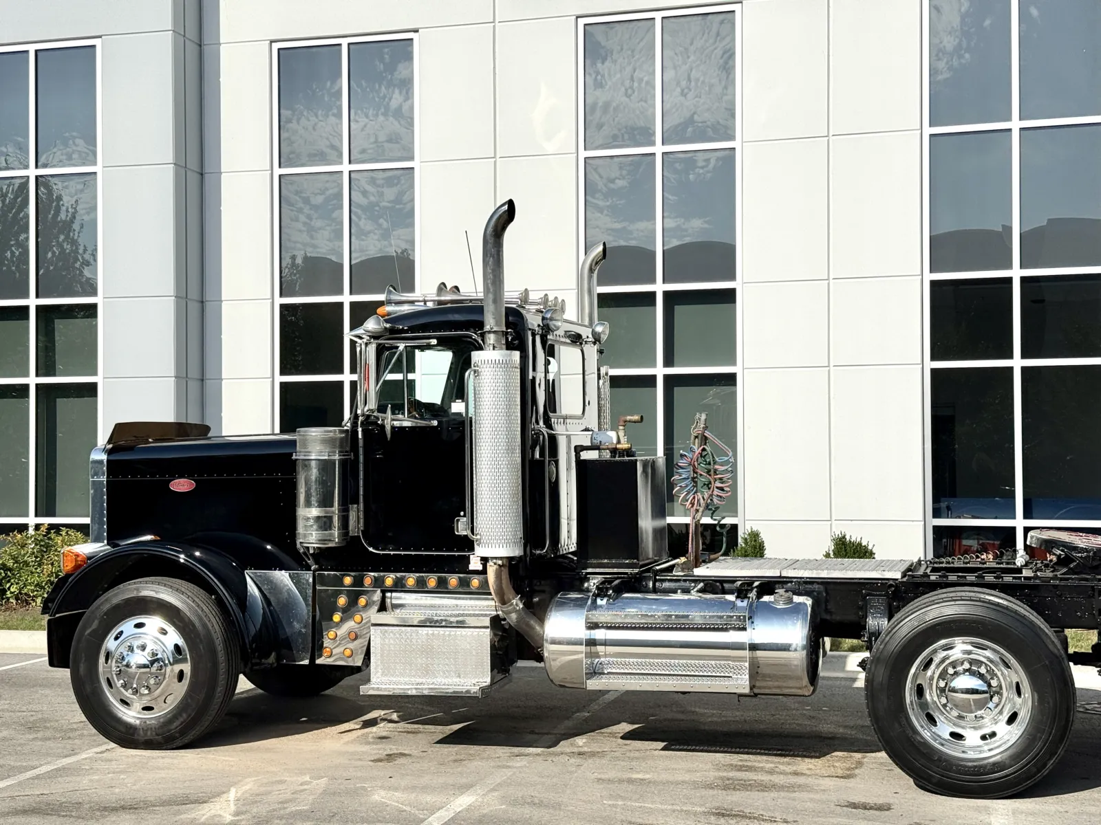 2002 Peterbilt 379 in New Lenox, IL — photo 8