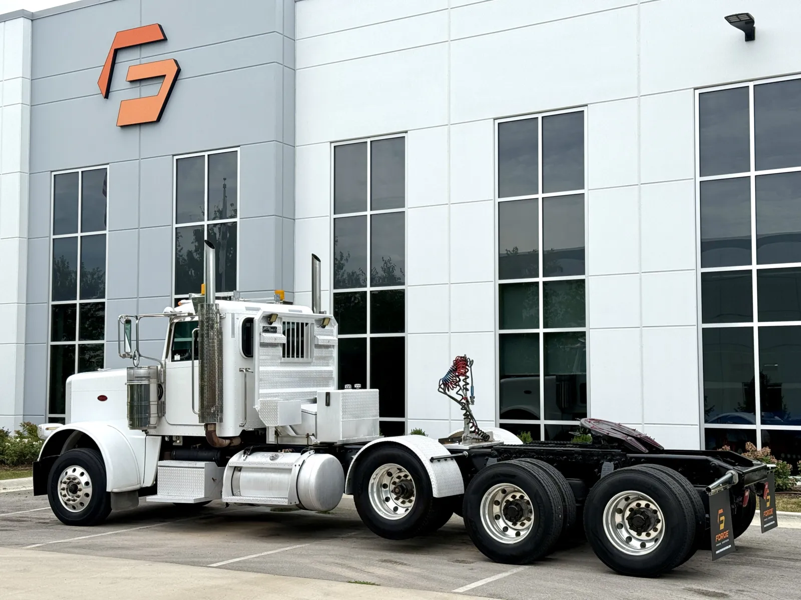 2012 Peterbilt 388 in New Lenox, IL — photo 6