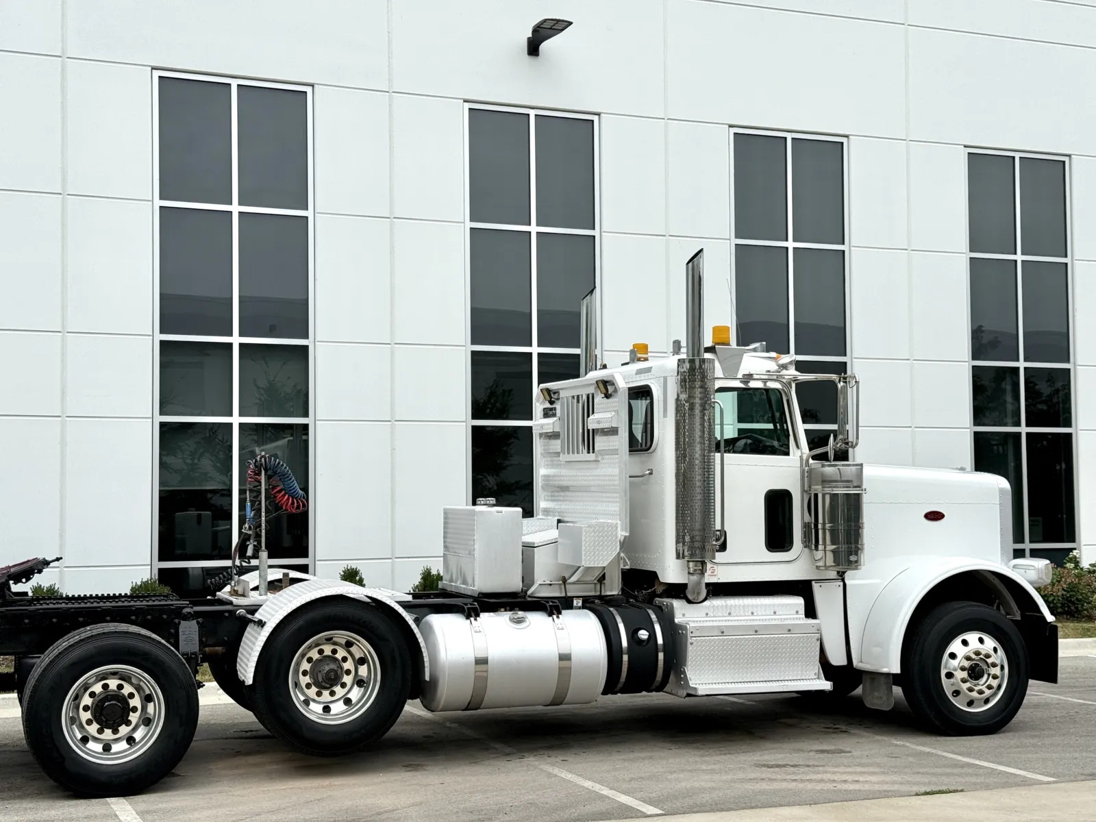 2012 Peterbilt 388 in New Lenox, IL — photo 7