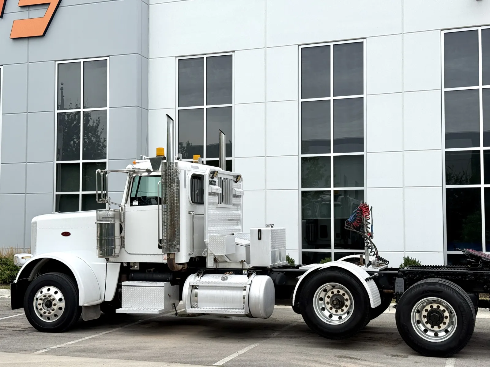 2012 Peterbilt 388 in New Lenox, IL — photo 8