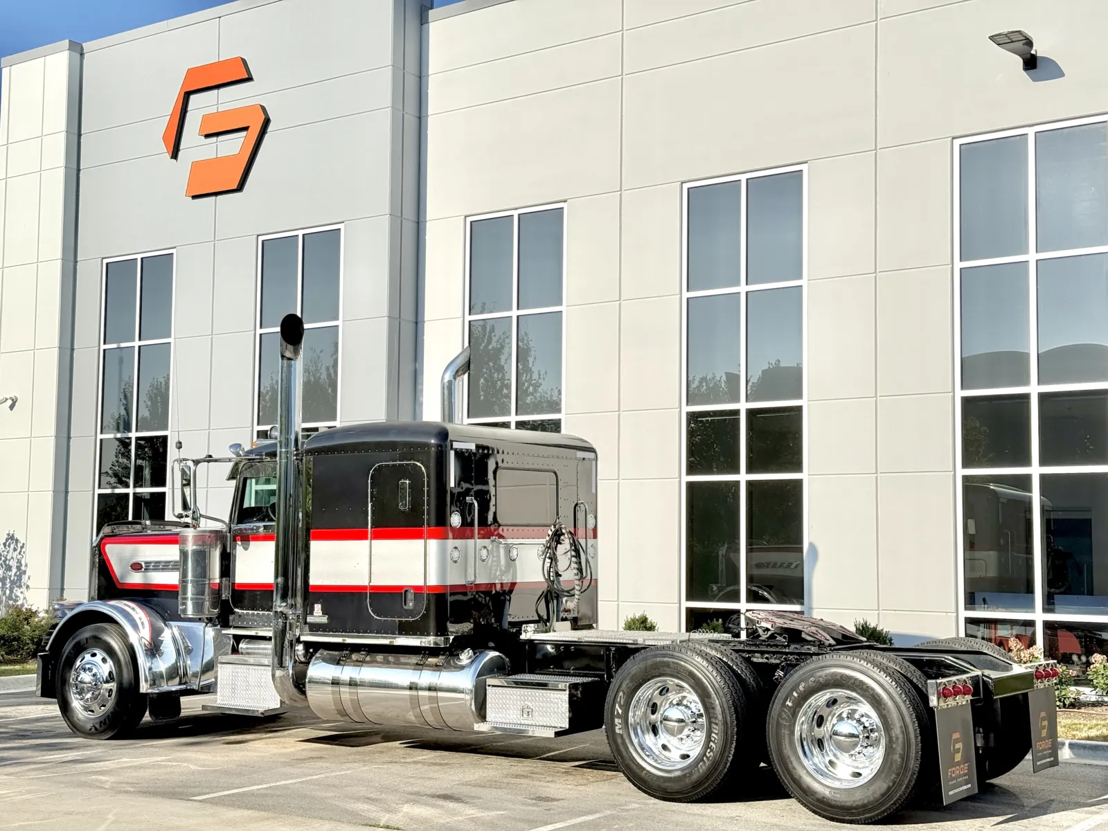 2016 Peterbilt 389 in New Lenox, IL — photo 6