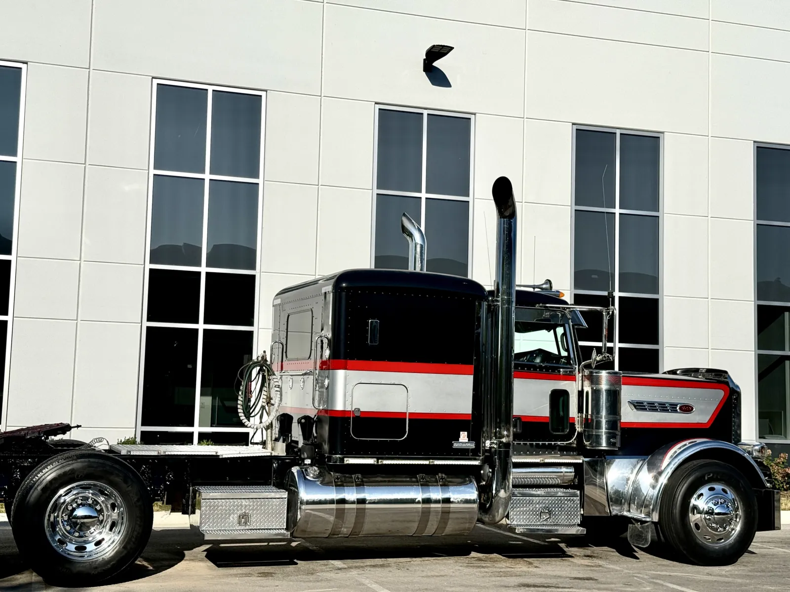 2016 Peterbilt 389 in New Lenox, IL — photo 7