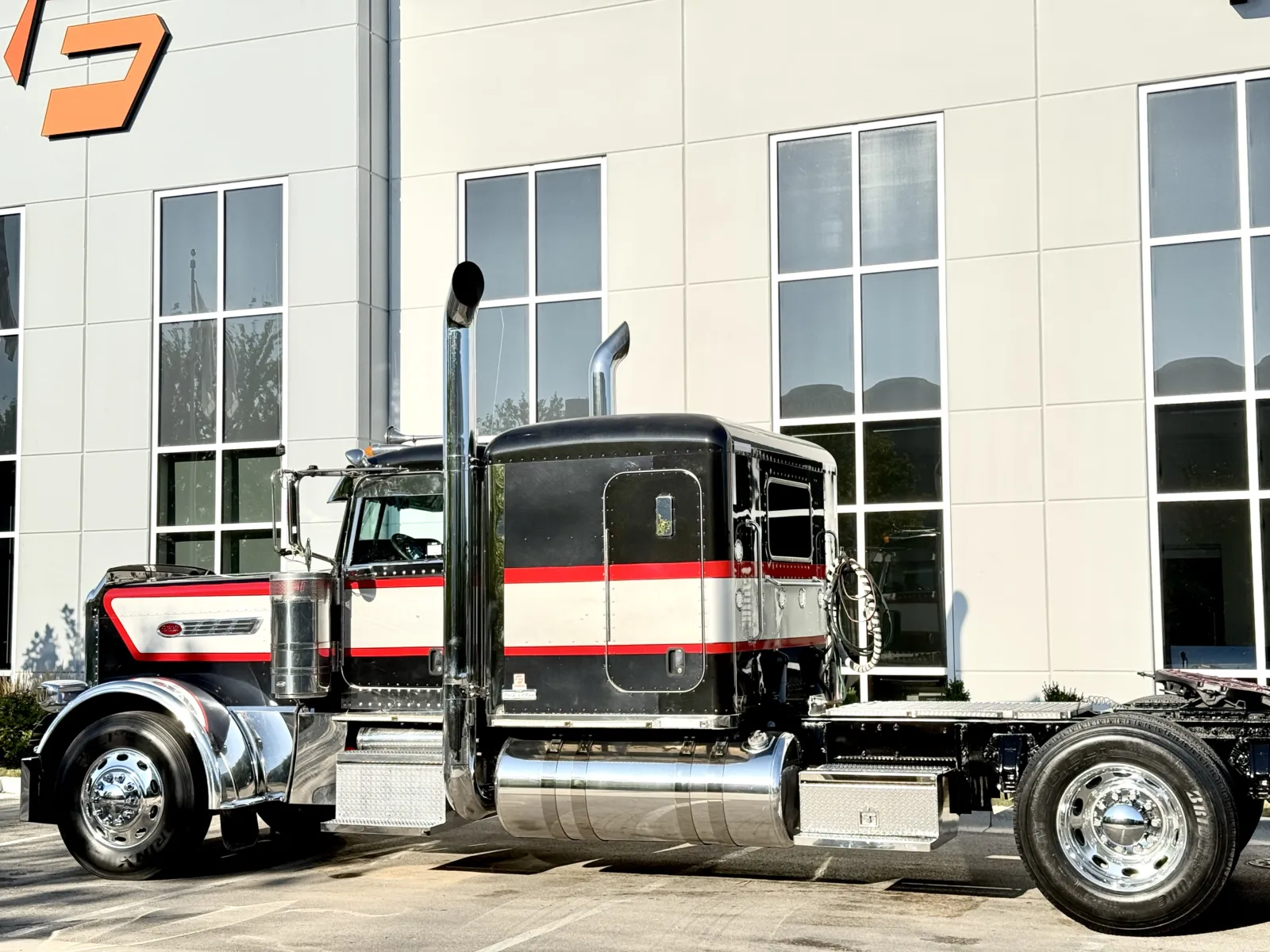 2016 Peterbilt 389 in New Lenox, IL — photo 8