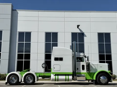 Another view of 2014 PETERBILT 389 for sale in New Lenox, IL at Forge Truck Centers - Illinois