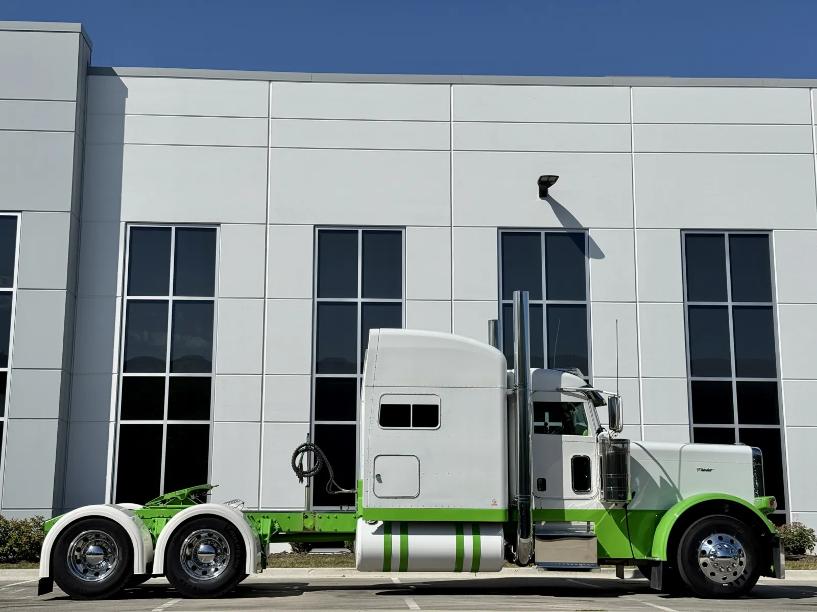 2014 Peterbilt 389 in New Lenox, IL — photo 3