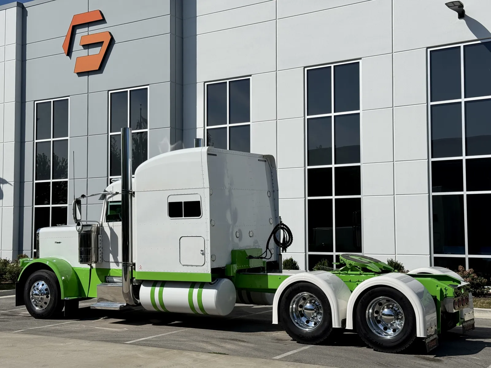 2014 Peterbilt 389 in New Lenox, IL — photo 6