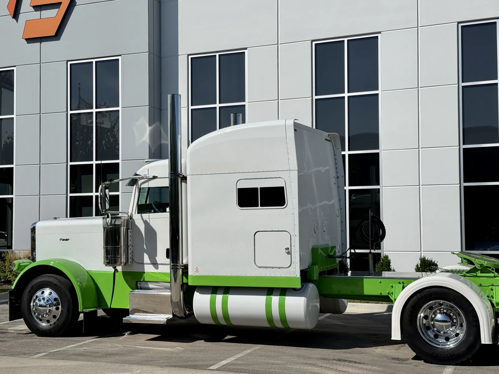 2014 Peterbilt 389 in New Lenox, IL — photo 8