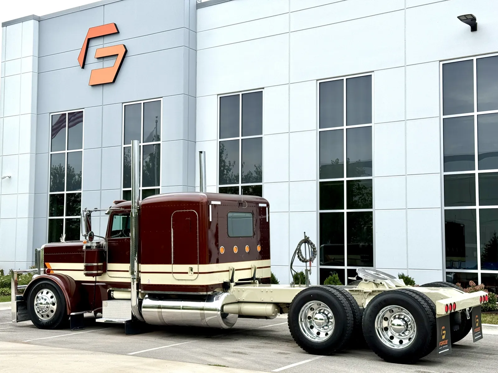 2017 Peterbilt 389 in New Lenox, IL — photo 6