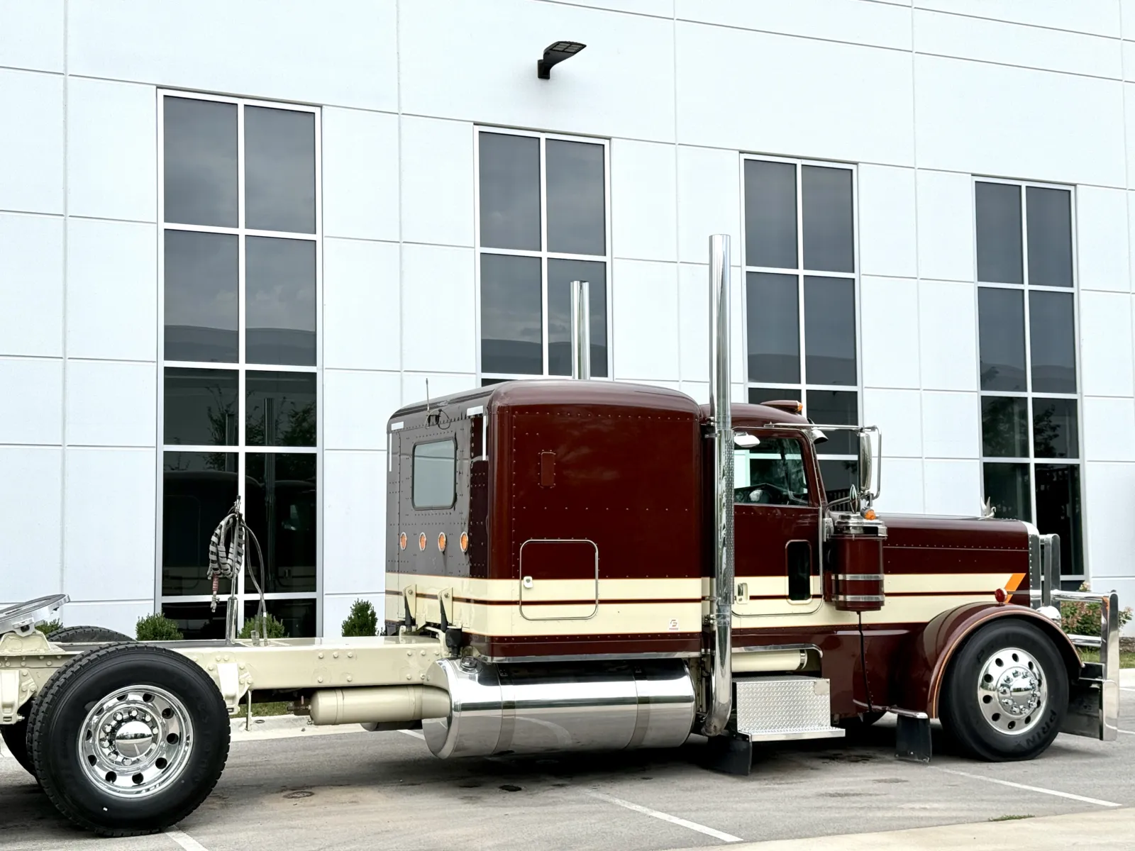 2017 Peterbilt 389 in New Lenox, IL — photo 7