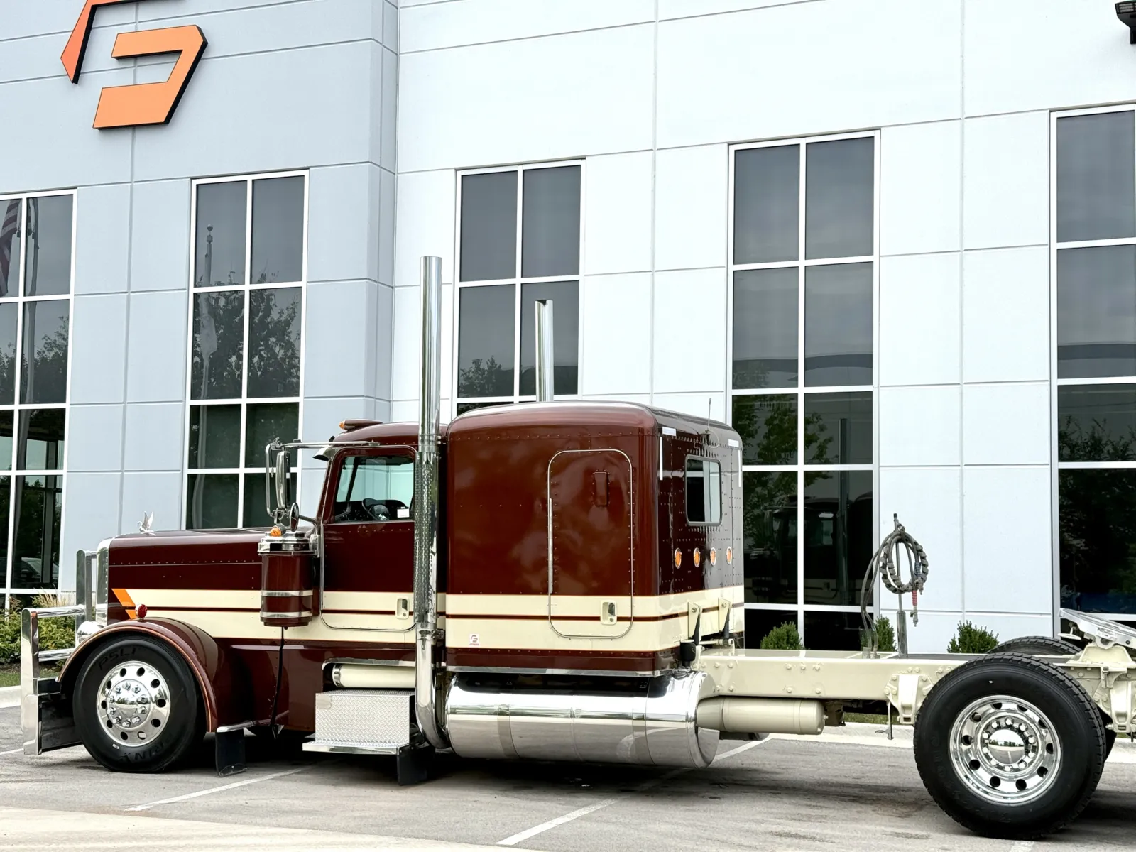 2017 Peterbilt 389 in New Lenox, IL — photo 8